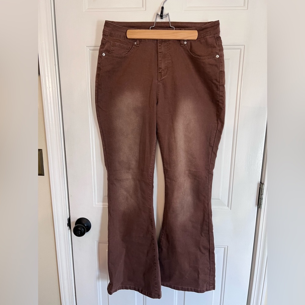 Amazon Basics Women’s Worn/Distressed Flare Denim Size 12